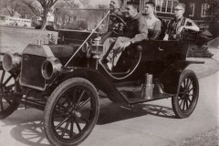 Phil-friends-old-car